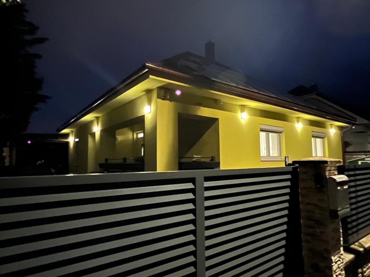 Star Street Home Mosonmagyaróvár Extérieur photo